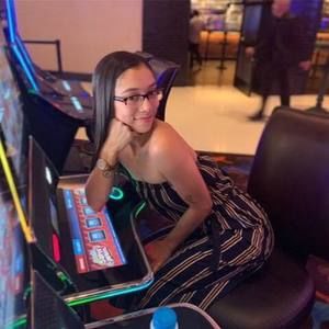 Meet your Posher, Yessenia